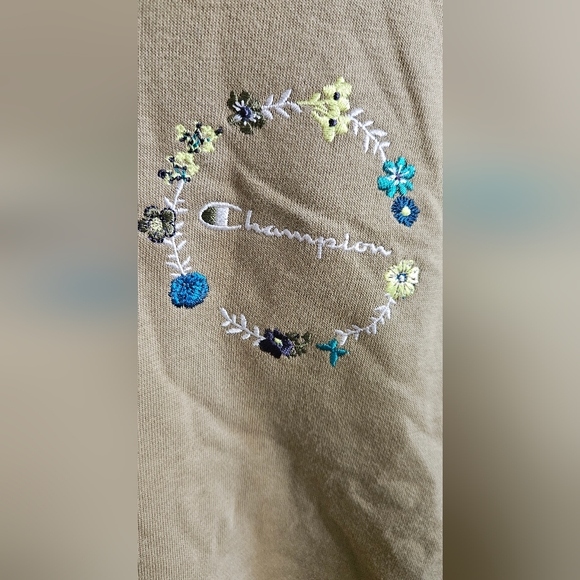 CHAMPION OLIVE 🫒 COLOR WOMEN'S SWEATER. - Picture 2 of 9